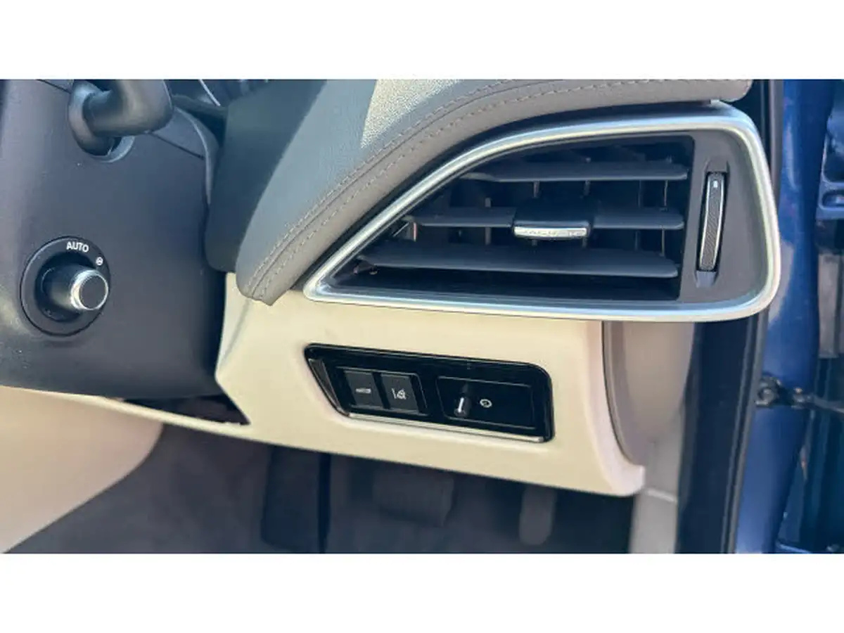 2015-jaguar-xe-20-portfolio-big-36