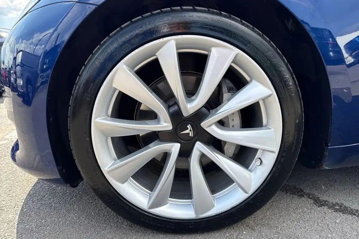 2019-tesla-model-3-e-long-range-4x4-big-11