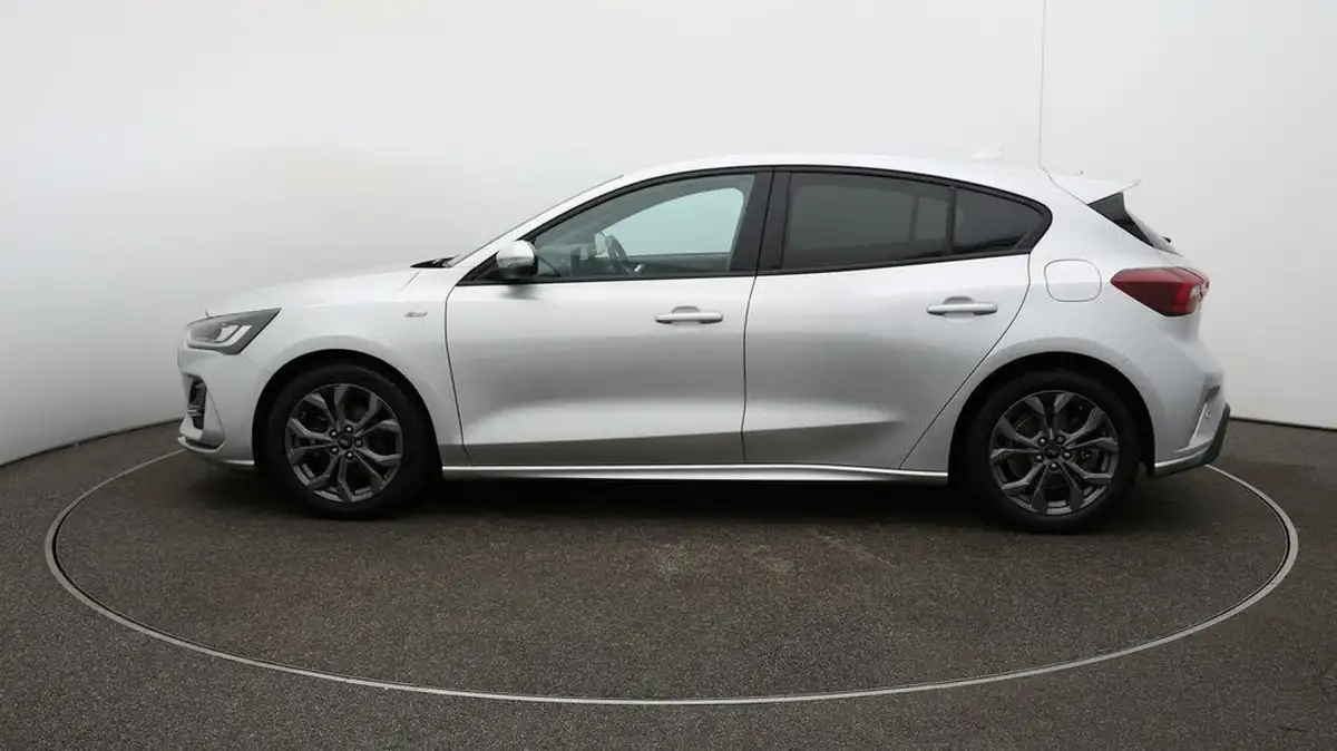 2022-ford-focus-10t-st-line-125ps-hatchback-big-62