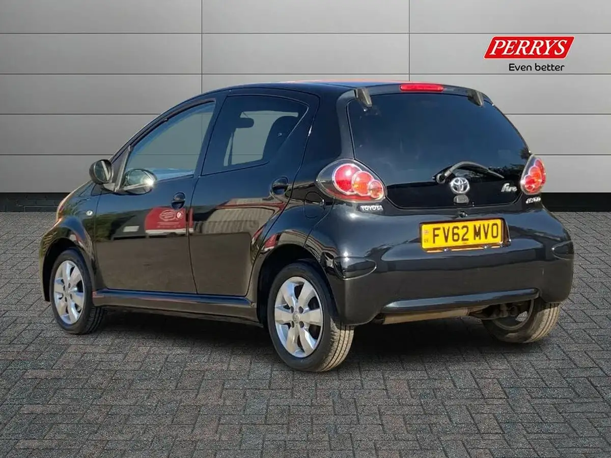 2012-toyota-aygo-10-aygo-fire-5d-big-1