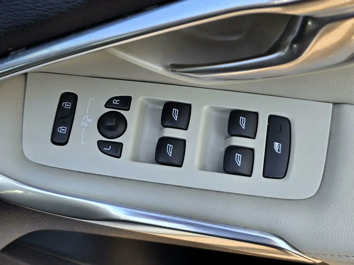 2016-volvo-v40-20td-d3-inscription-geartronic-big-21