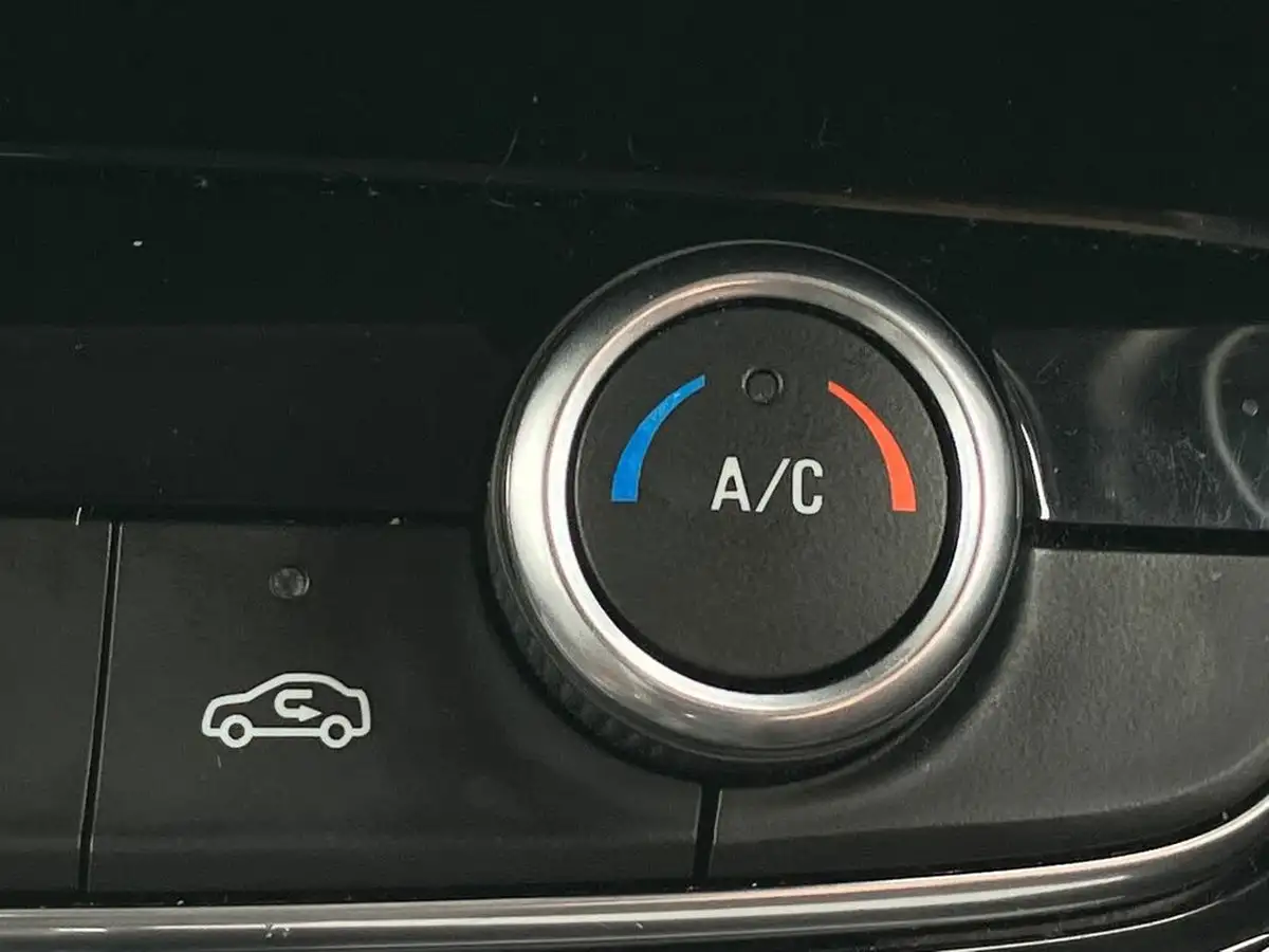 2018-vauxhall-grandland-x-15td-sport-nav-big-42