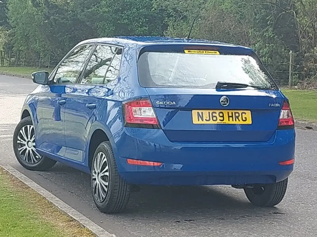 2019-skoda-fabia-10-mpi-s-hatchback-big-1