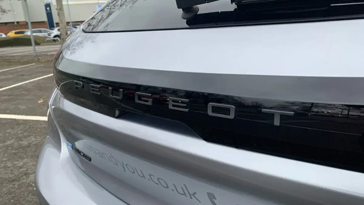 2024-peugeot-208-e-e-style-big-25