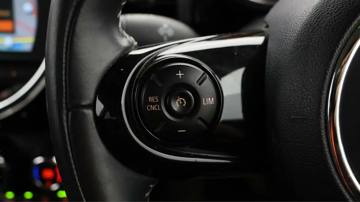 2019-mini-cooper-15-cooper-exclusive-134bhp-nav-hatchback-3d-auto-big-21