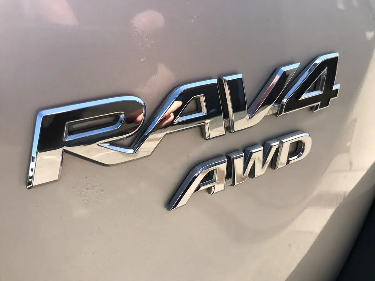 2015-toyota-rav4-20td-icon-20d-4d-awd-big-15