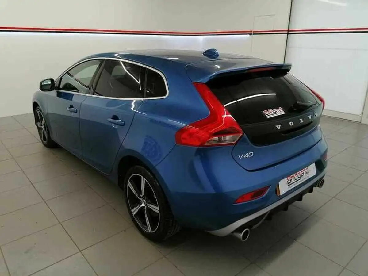 2019-volvo-v40-15-t3-r-design-edition-big-3