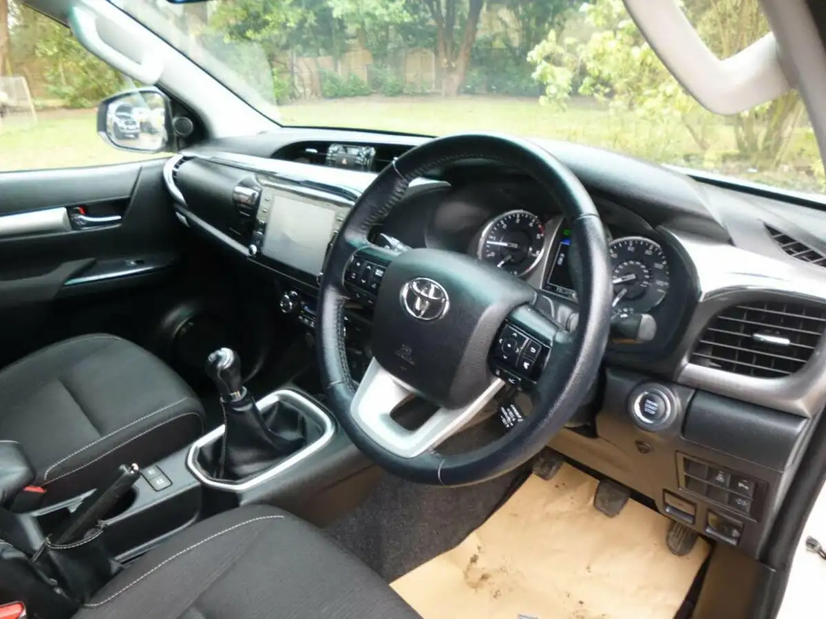 2021-toyota-hi-lux-24d-4d-invincible-150hpeu6d-big-18