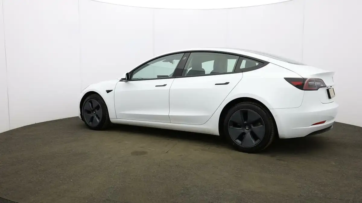 2022-tesla-model-3-e-long-range-big-66