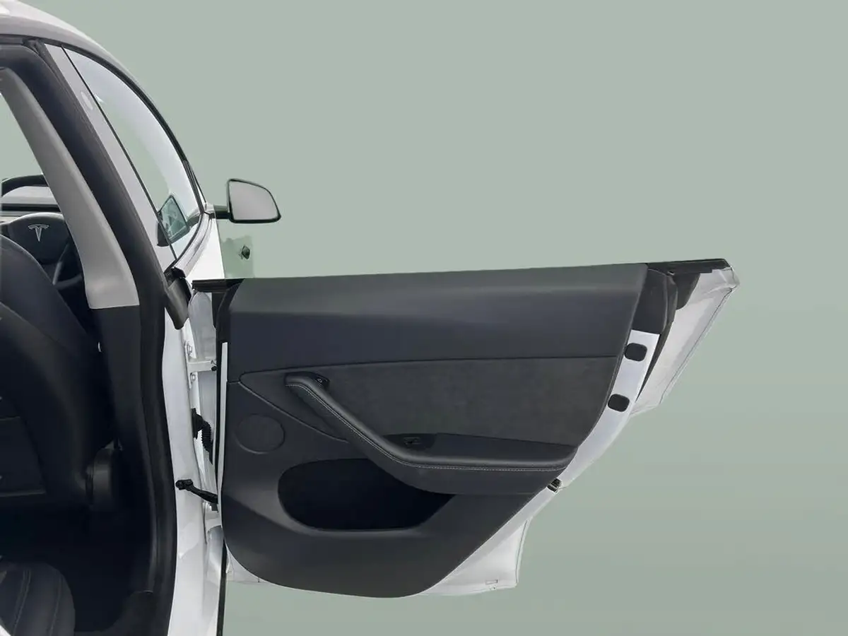 2022-tesla-model-y-e-long-range-big-2