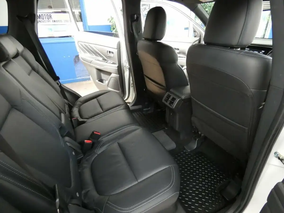 2021-mitsubishi-outlander-24-dynamic-safety-phev-big-53