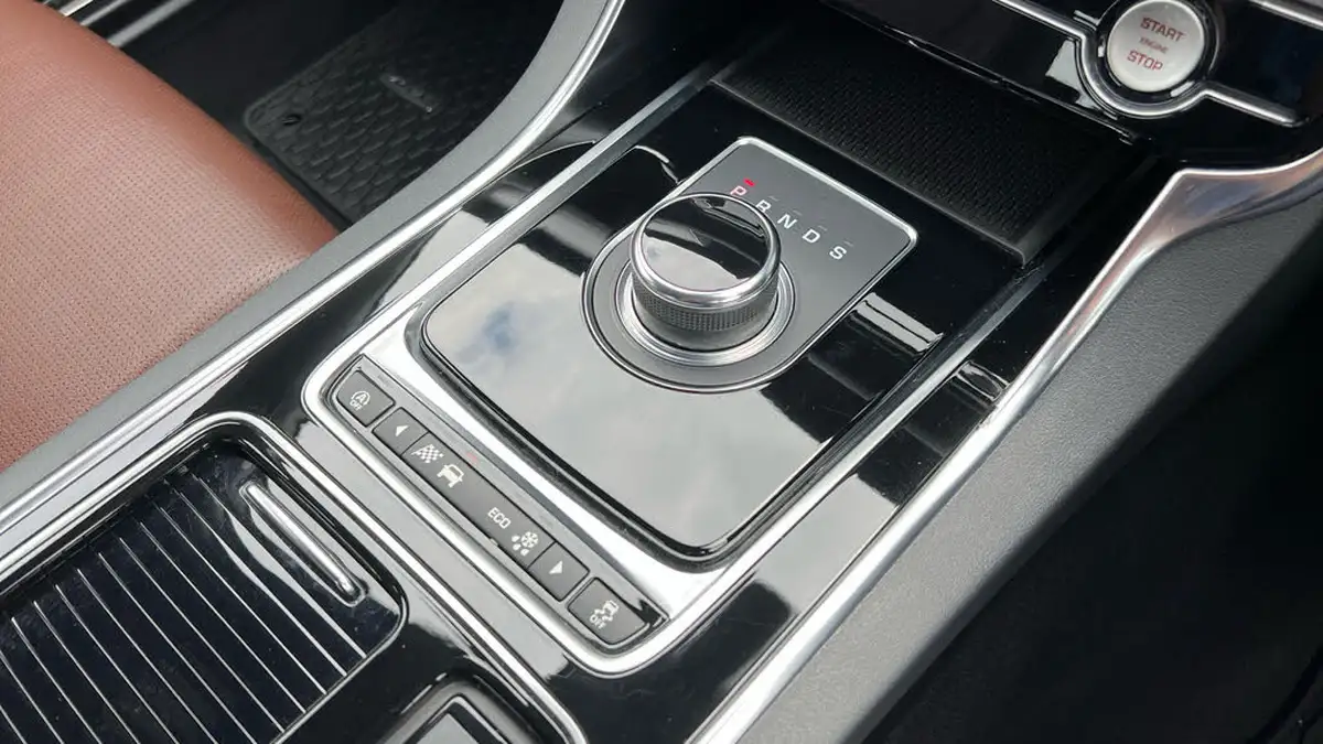 2020-jaguar-xf-20i-r-sport-250ps-saloon-4d-big-12
