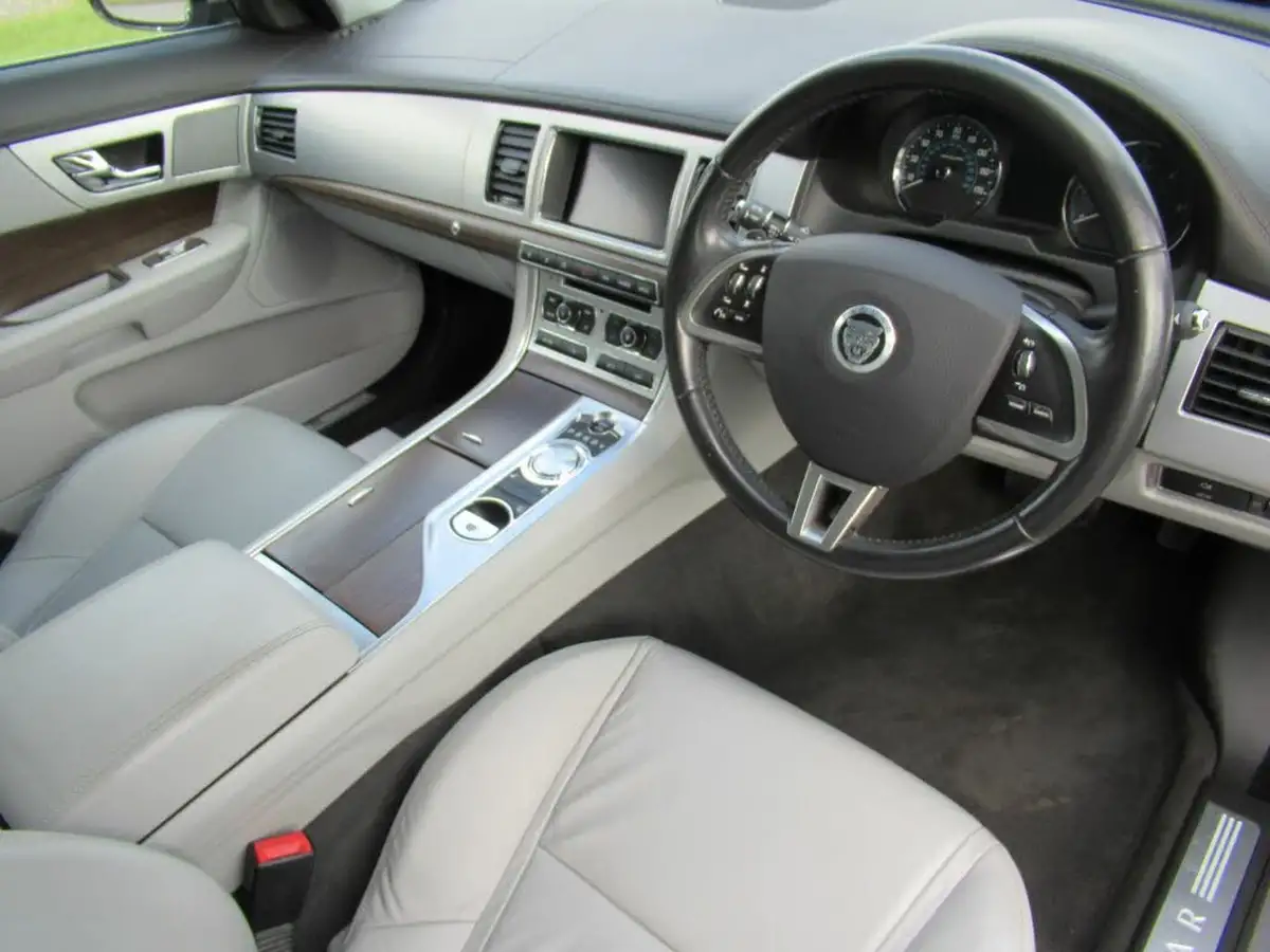 2013-jaguar-xf-22td-luxury-163ps-ss-saloon-4d-auto-big-13