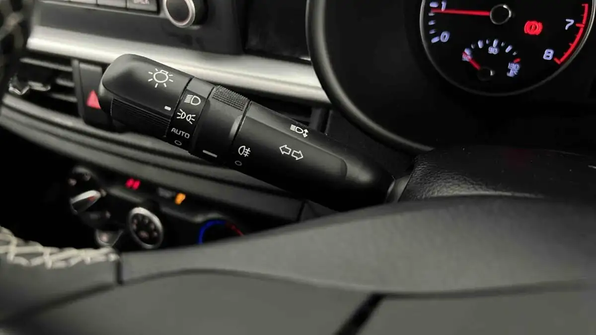 2023-kia-picanto-10-2-auto-seq-big-37