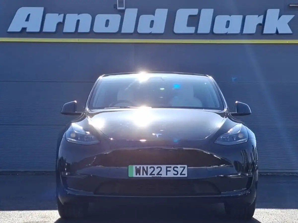 2022-tesla-model-y-e-long-range-big-18
