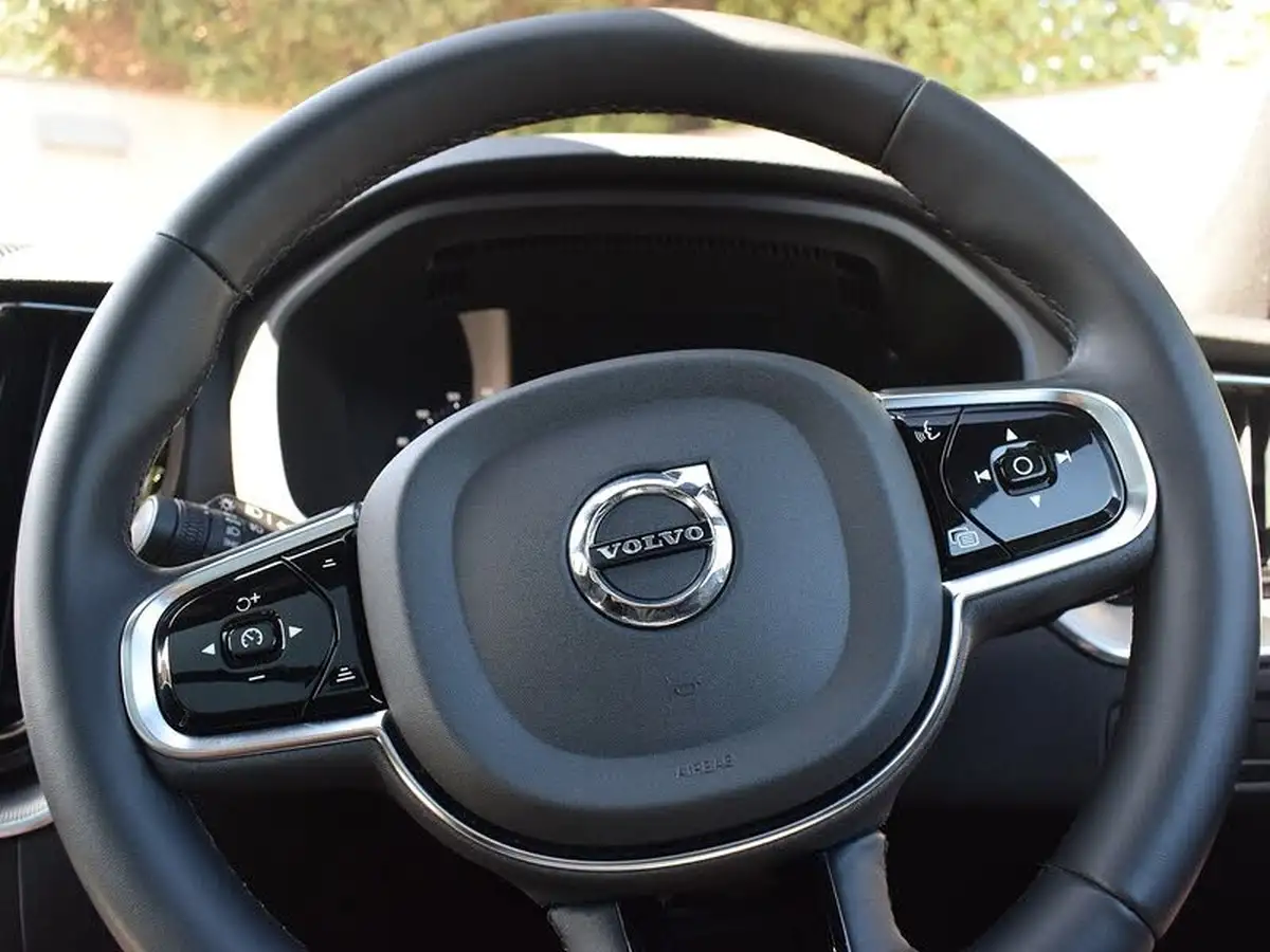 2022-volvo-xc60-20-b5-plus-big-25