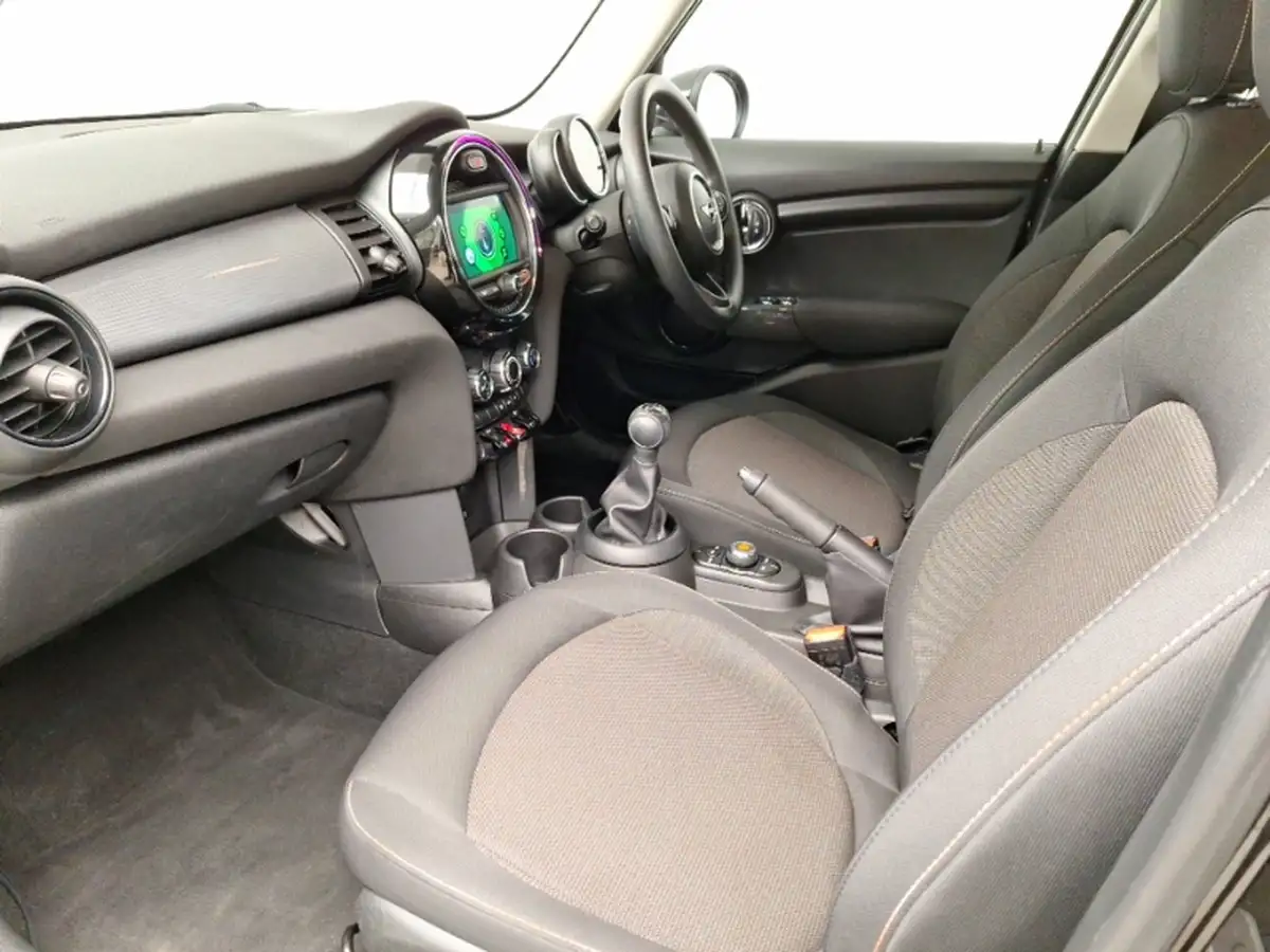 2024-mazda-mazda2-15-homura-big-4
