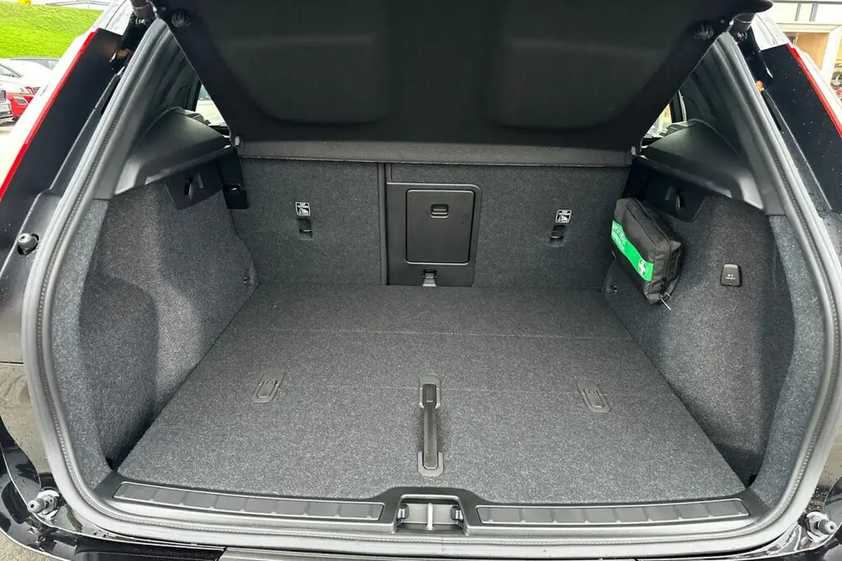2024-volvo-xc40-20-b3-plus-big-7