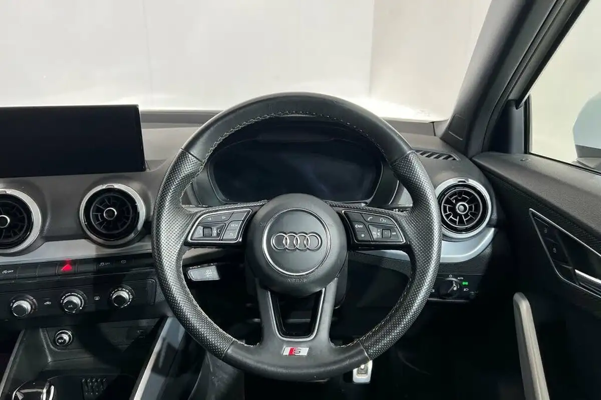 2022-audi-q2-15-35-tfsi-s-line-tronic-big-13