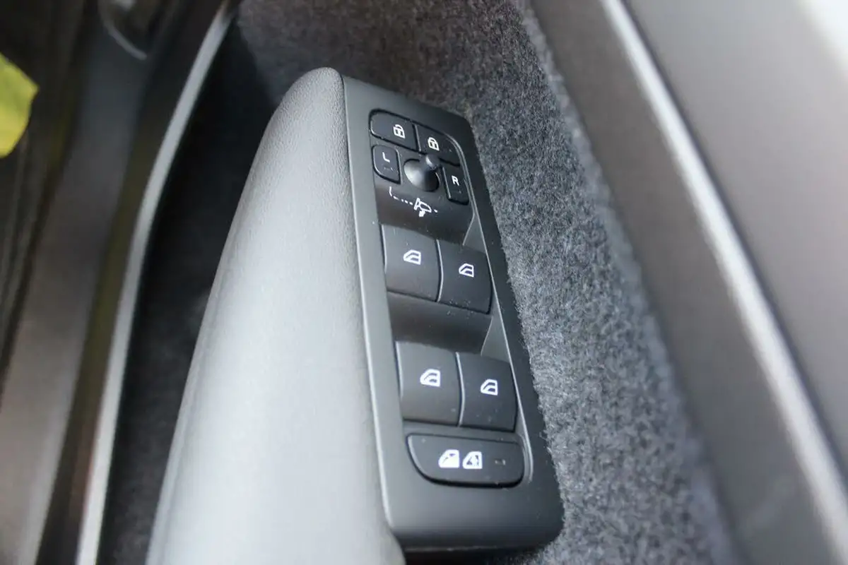 2023-volvo-xc40-e-twin-recharge-plus-big-15