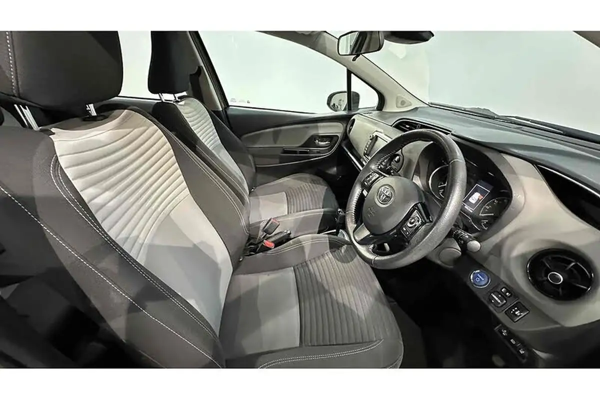 2019-toyota-yaris-15-vvt-i-icon-tech-98bhp-hybrid-1497cc-e-cvt-big-26