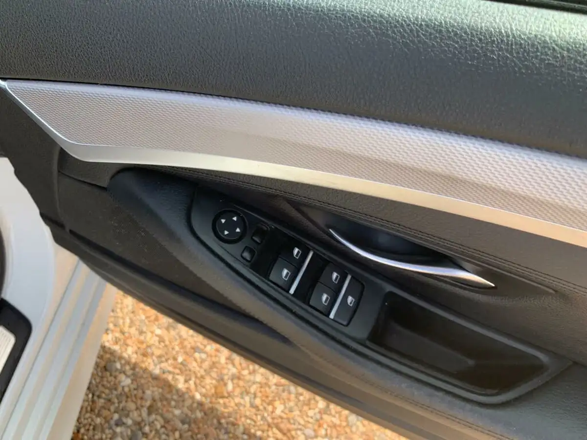 2015-bmw-5-series-30td-530d-m-sport-saloon-4d-big-9