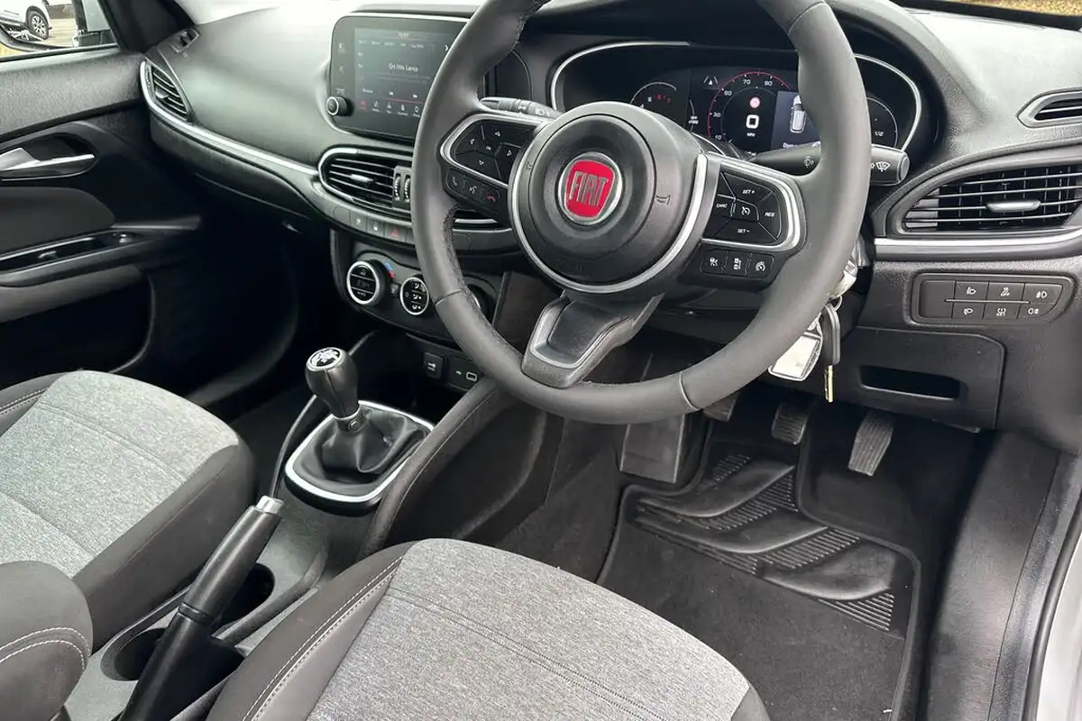 2022-fiat-tipo-10-cross-big-28