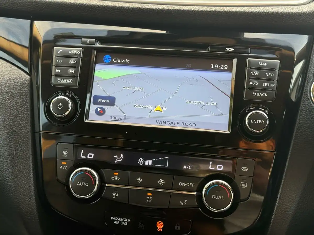 2015-nissan-qashqai-16-tekna-big-40
