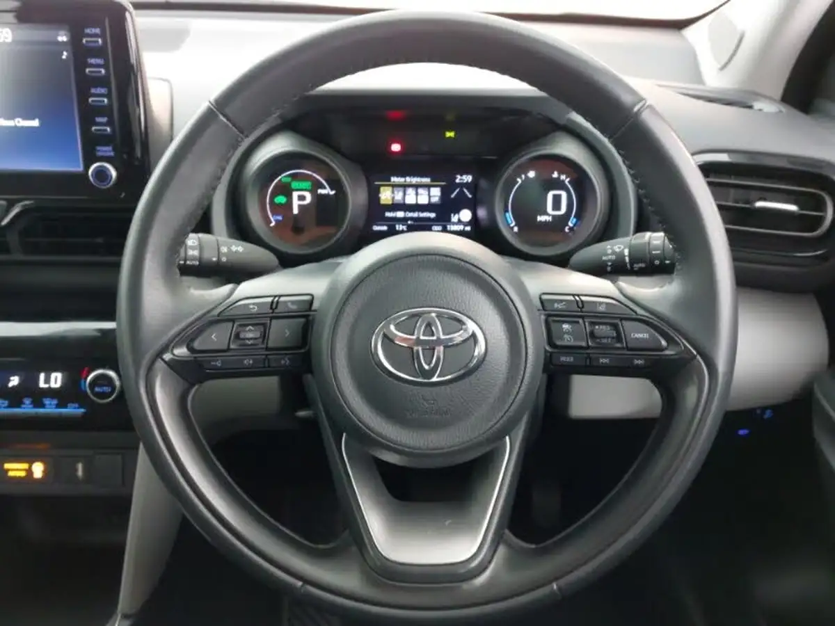 2022-toyota-yaris-cross-15-vvt-i-icon-big-12