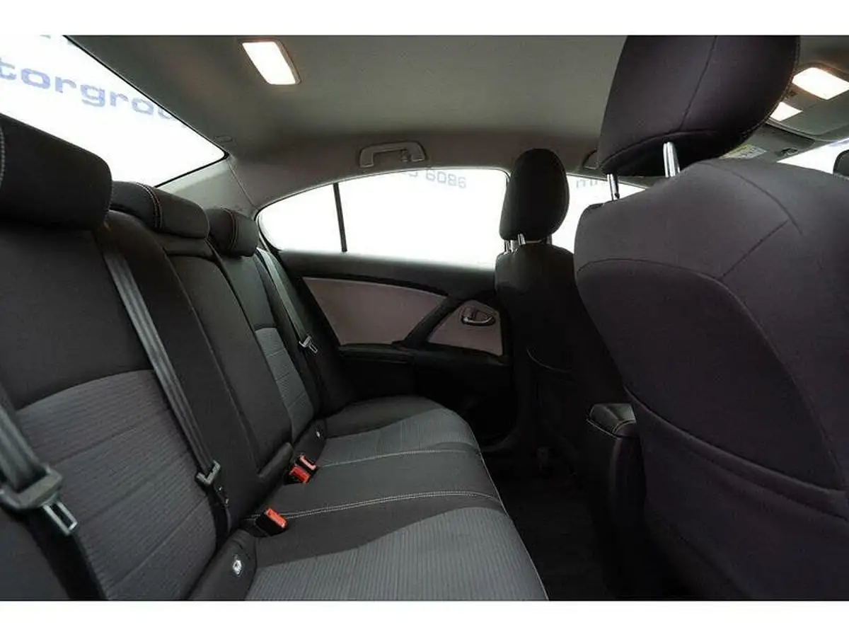 2016-toyota-avensis-18-v-matic-business-edition-saloon-4d-big-42