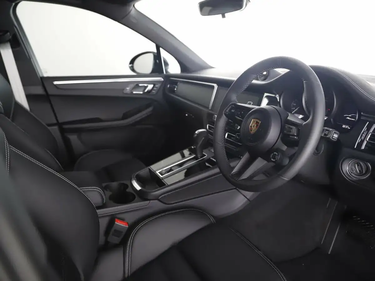 2025-porsche-macan-20-t-big-37