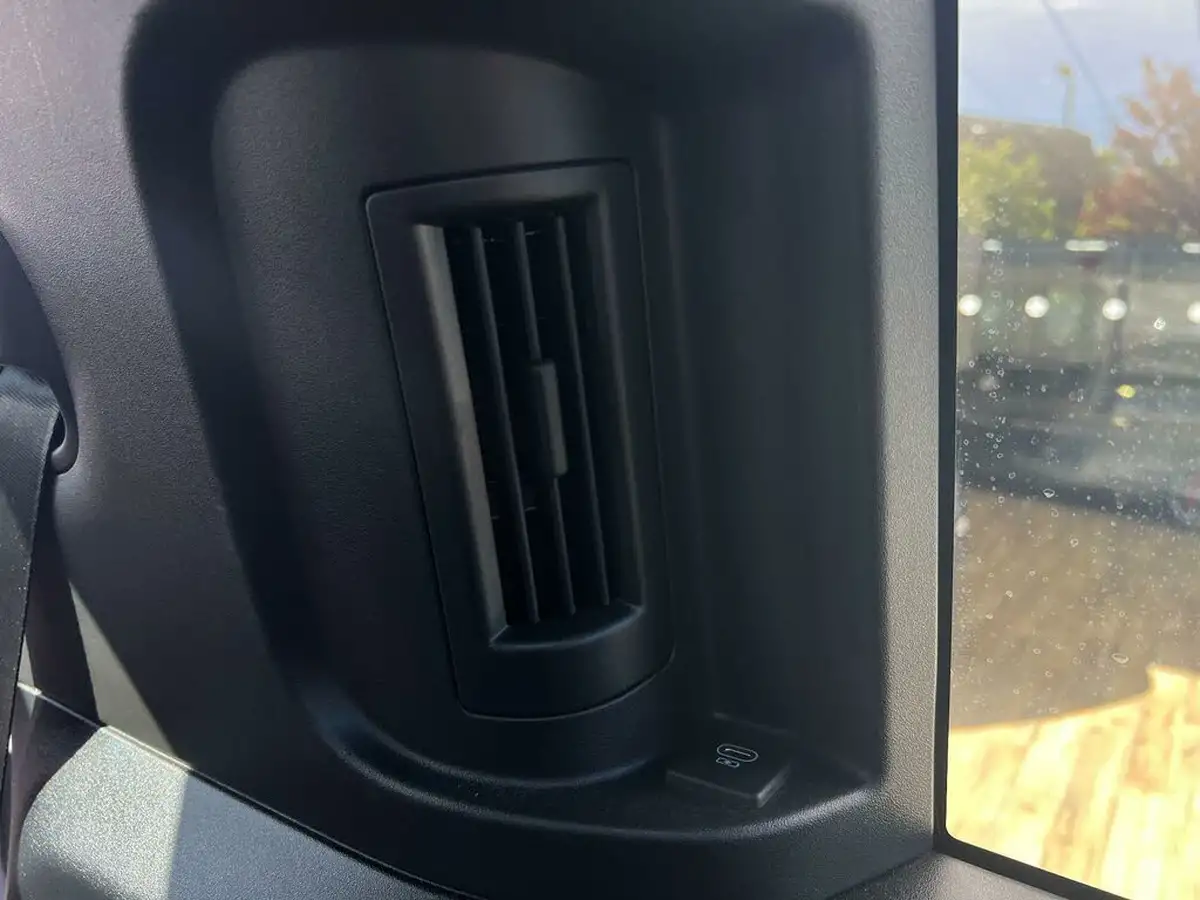 2023-land-rover-130-defender-30-p300-x-dynamic-hse-big-62