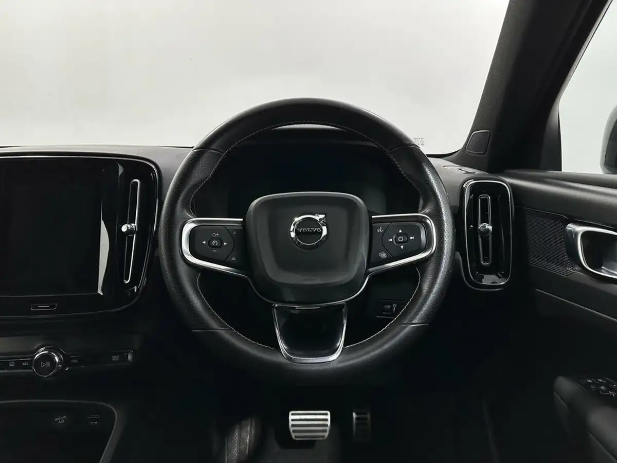 2021-volvo-xc40-15-t4-r-design-211bhp-big-11
