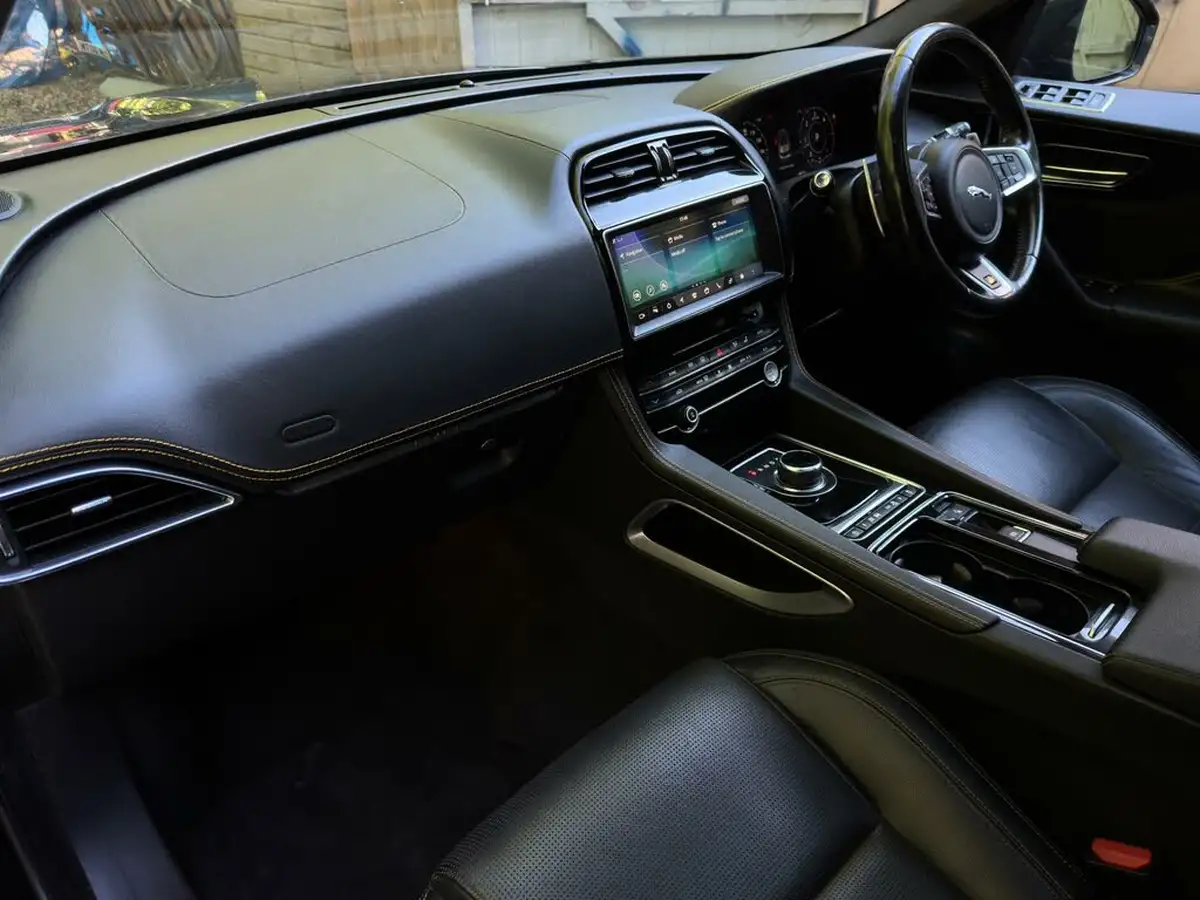2020-jaguar-f-pace-30td-300-sport-big-17