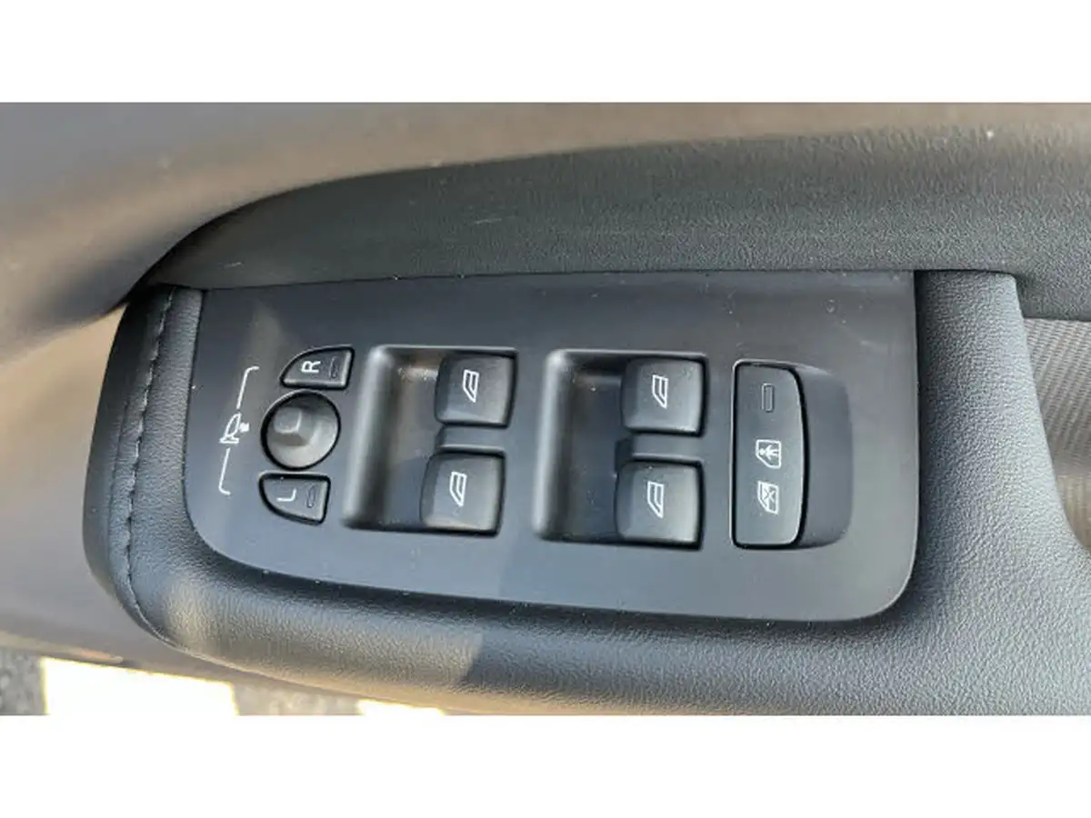2024-volvo-xc60-20-b5-plus-big-27