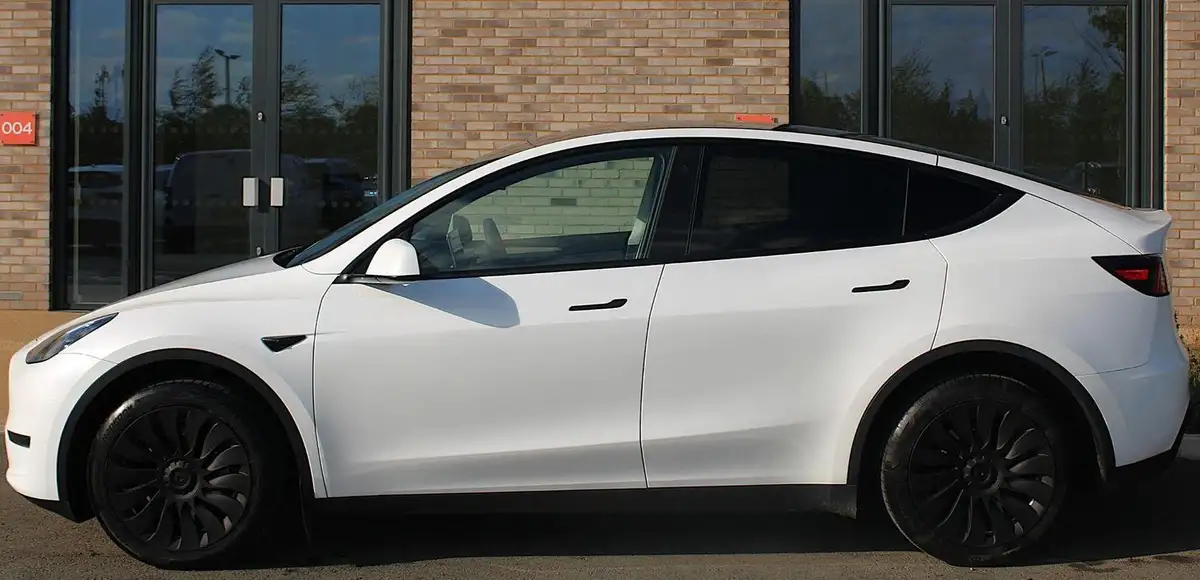 2023-tesla-model-y-e-long-range-big-4