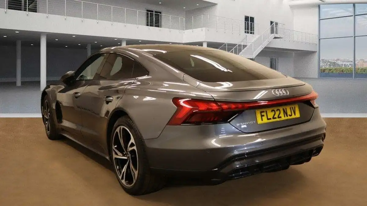 2022-audi-e-tron-gt-e-big-4