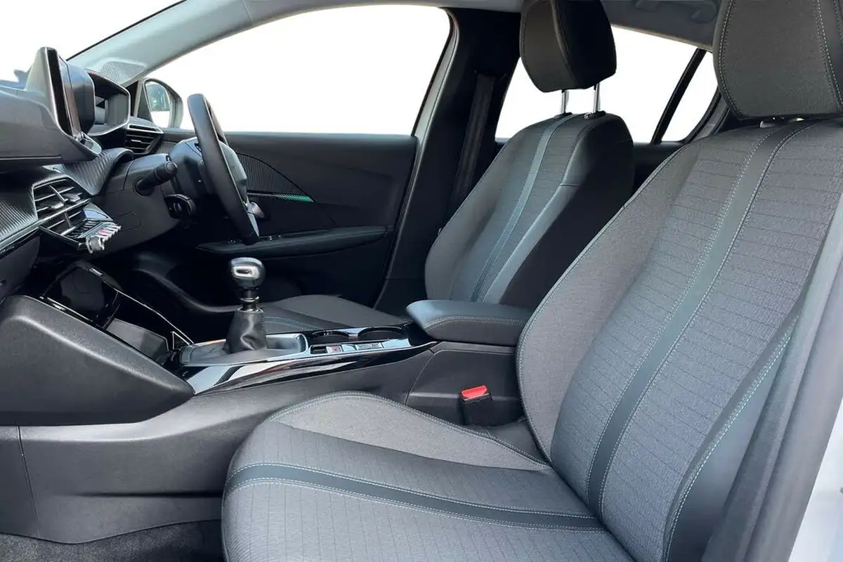 2023-peugeot-208-12-puretech-allure-premium-100ps-big-15