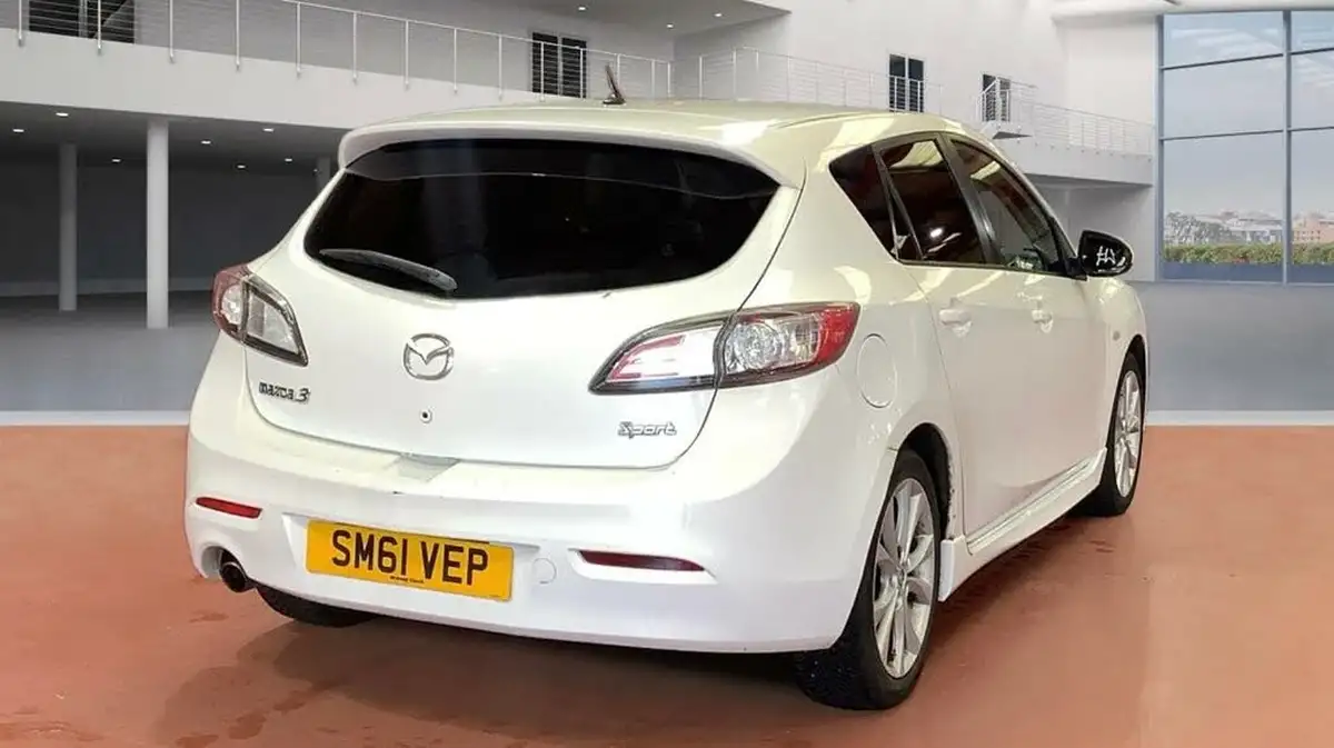 2011-mazda-mazda3-16-sport-big-3