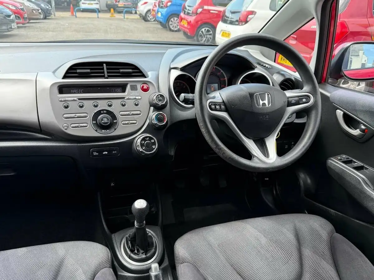 2010-honda-jazz-14-es-t-big-21