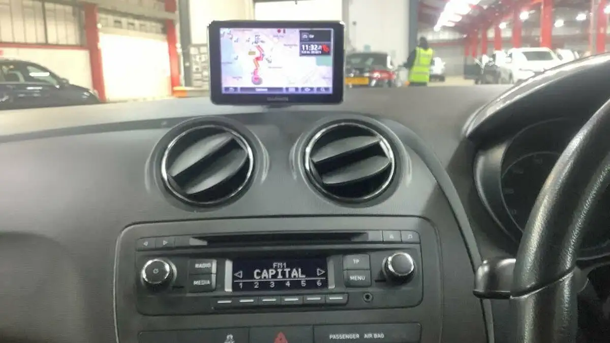 2015-seat-ibiza-12-i-tech-sportcoupe-3d-big-7