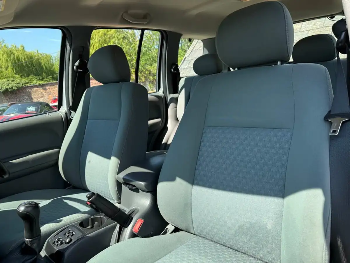 2005-jeep-cherokee-24-sport-big-25