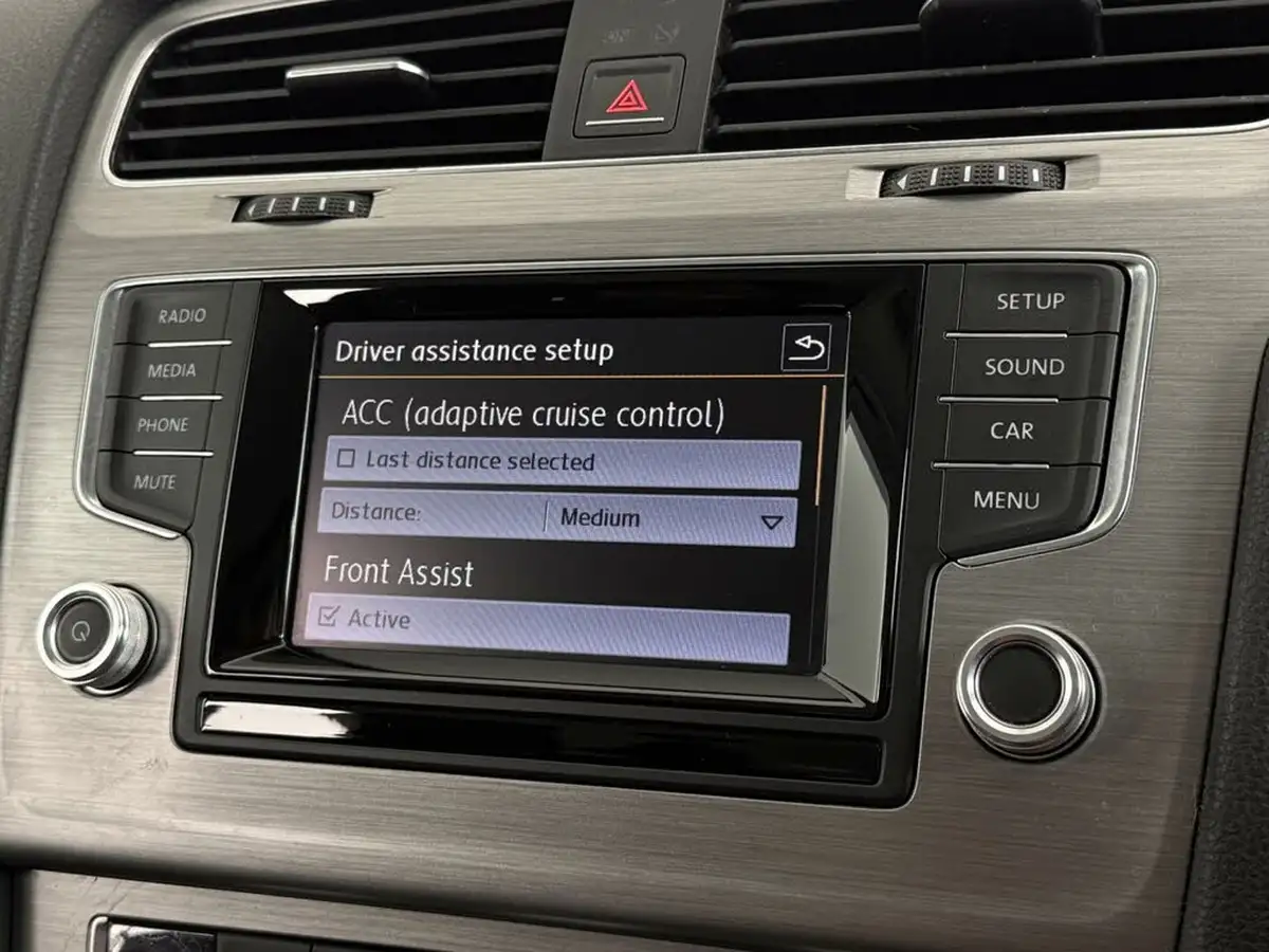 2014-volkswagen-golf-16tdi-se-ss-hatchback-5d-big-32
