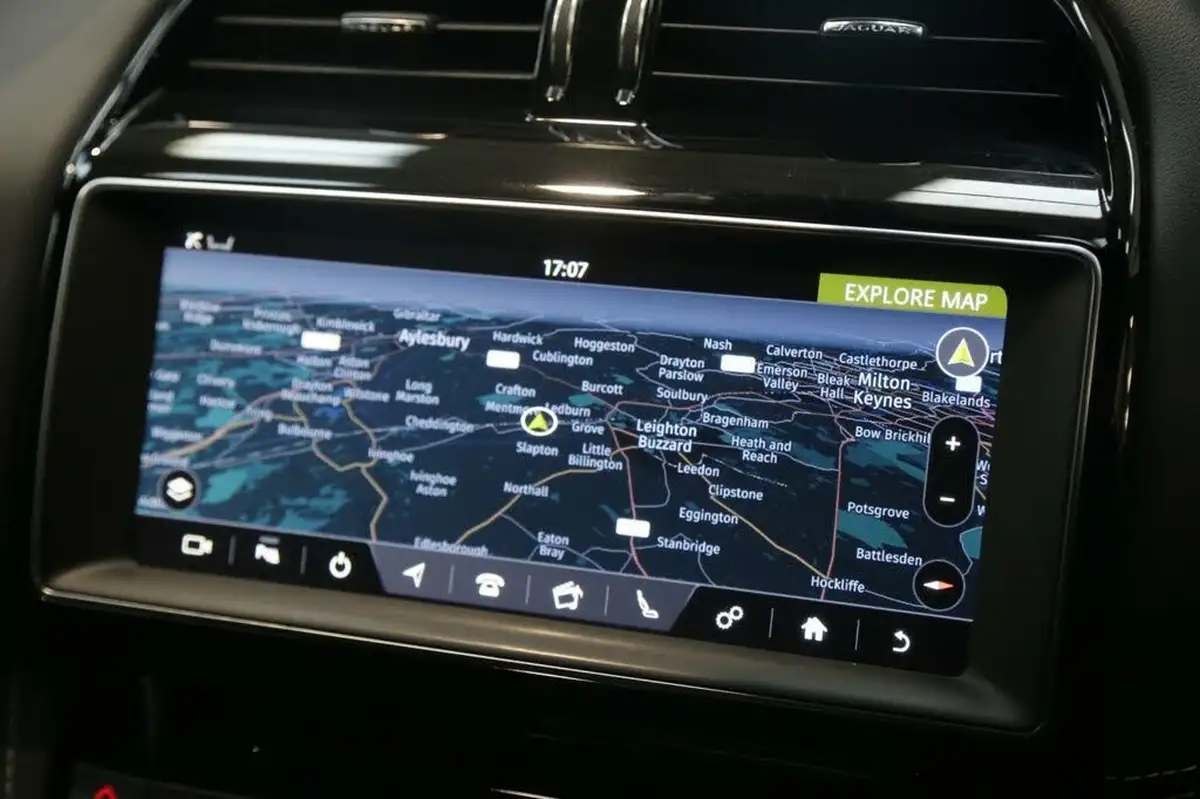2019-jaguar-f-pace-20-i4d-chequered-flag-180ps-big-7