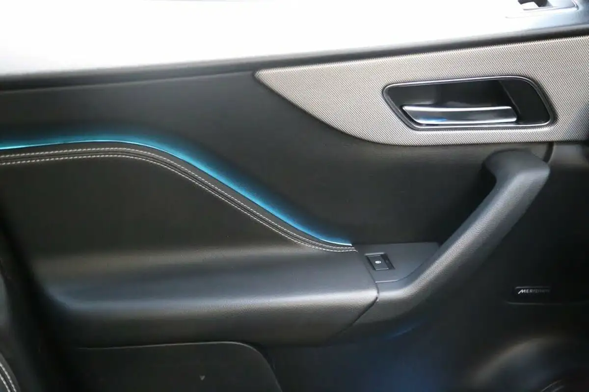 2019-jaguar-f-pace-20-i4d-chequered-flag-180ps-big-59