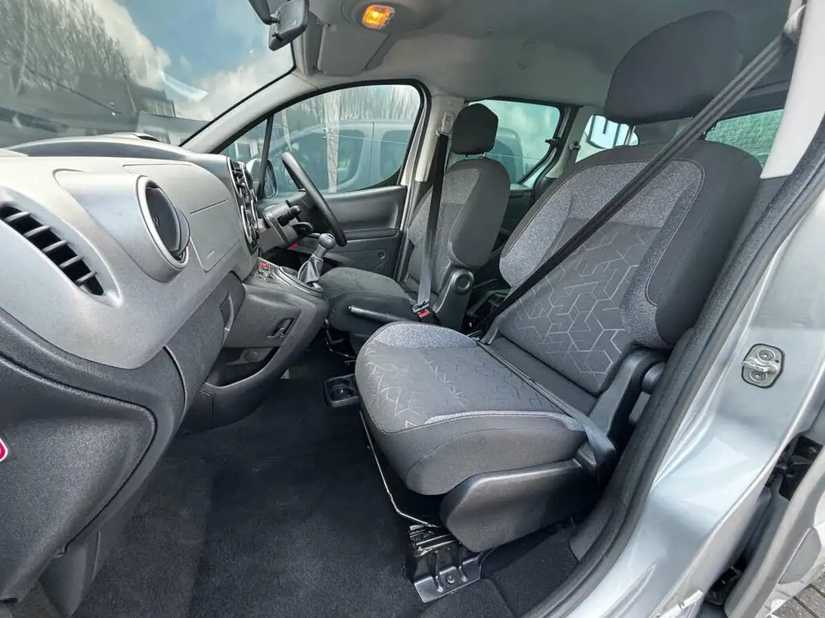 2019-peugeot-partner-big-16