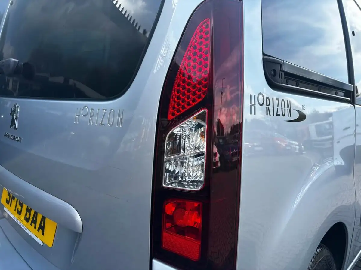 2019-peugeot-partner-big-44