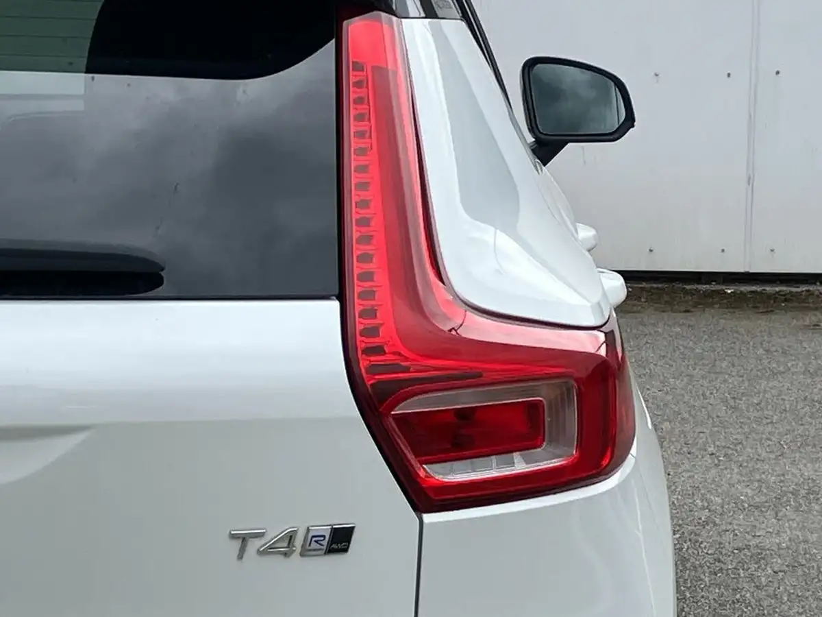 2019-volvo-xc40-20-t4-r-design-pro-awd-big-25