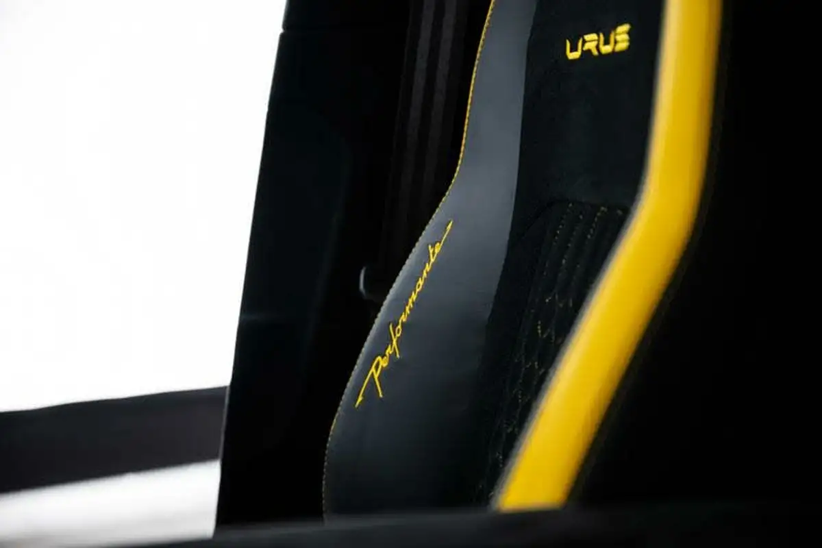 2024-lamborghini-urus-40-no-trim-big-16