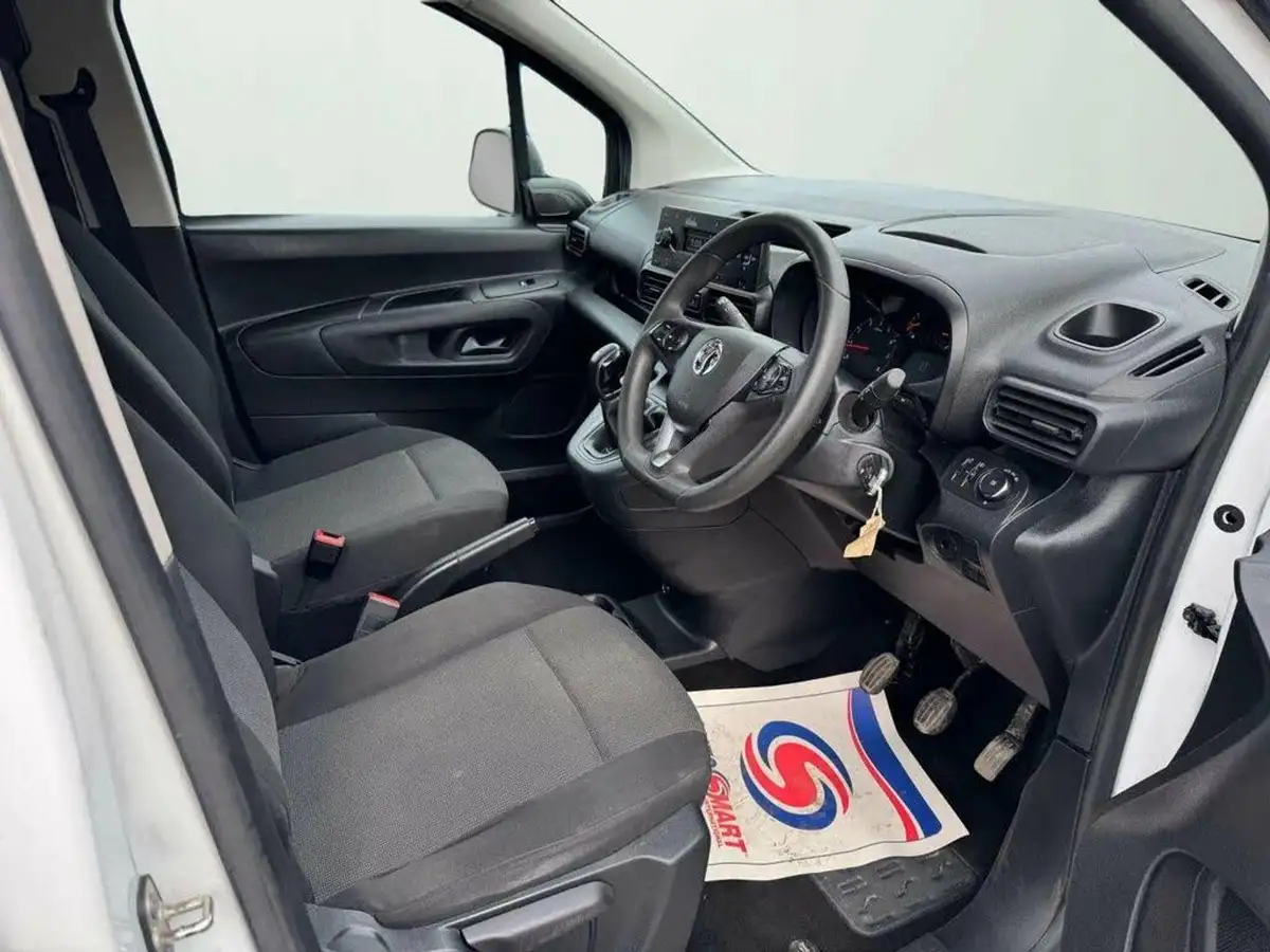 2020-vauxhall-combo-15cdti-sportive-2300-100pseu6d-t-l2h1-panel-big-16